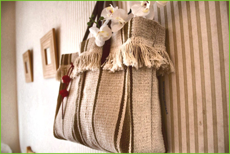 Bolsos hechos con alfombras de ikea